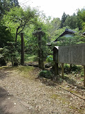 掃除後の山門